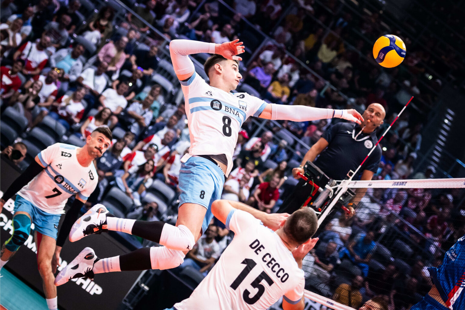 Спайк волейбол. Middle Blocker Volleyball. Tokyo Olympic Champions winners photo in Volleyball France.